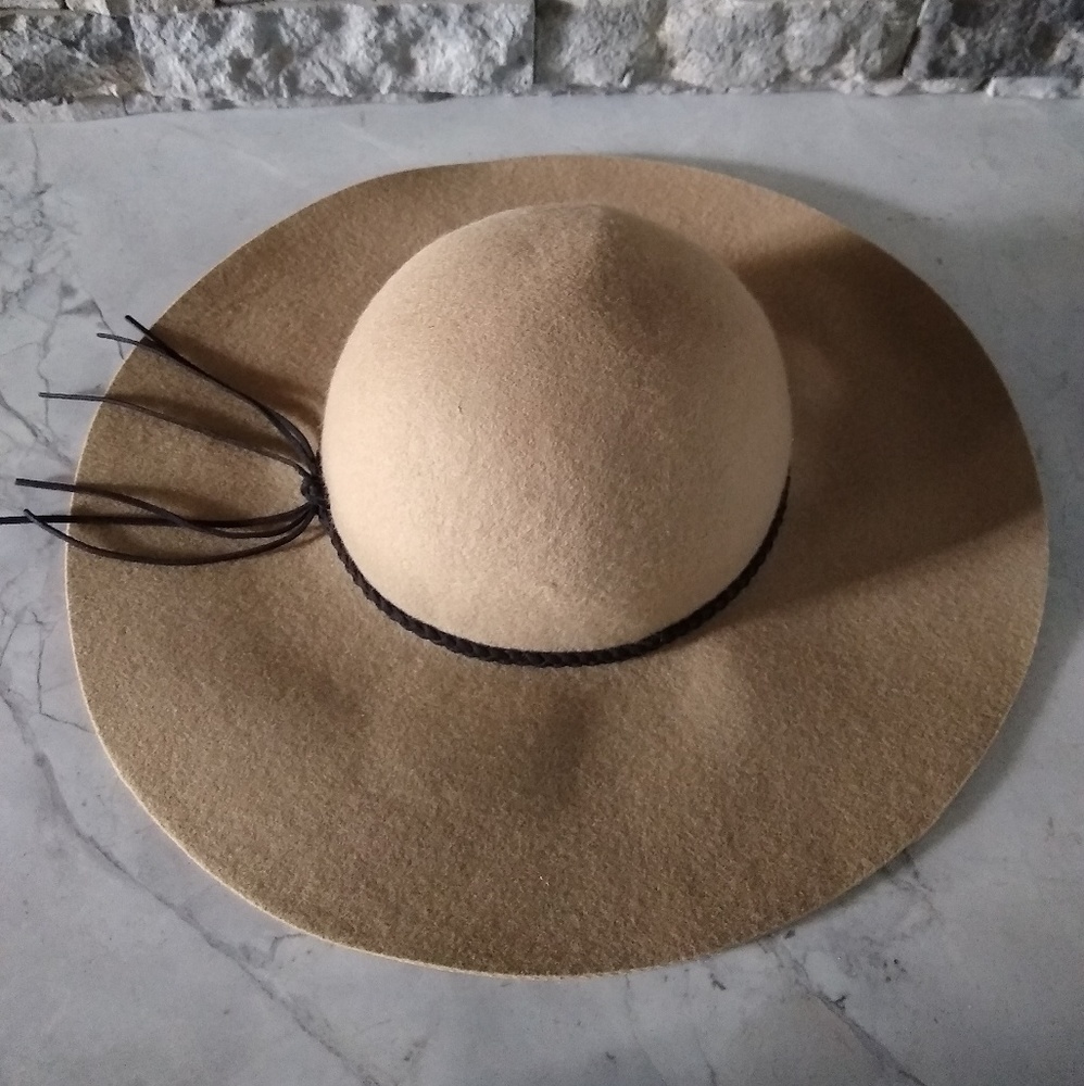 Tan wool floppy hat